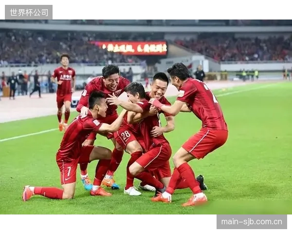洪明甫在主力阵容之外，需要解决替补球员与核心球员战术协同性不足的隐患。